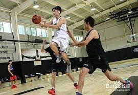 在与新西兰女足的友谊赛中，克尔受邀在一位球迷的孕肚上签名